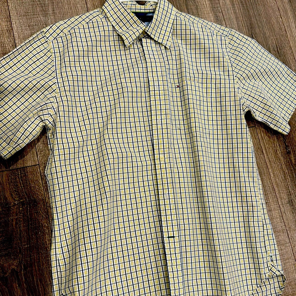 Tommy Hilfiger Men’s button down shirt sleeve cotton dress shirt size L
